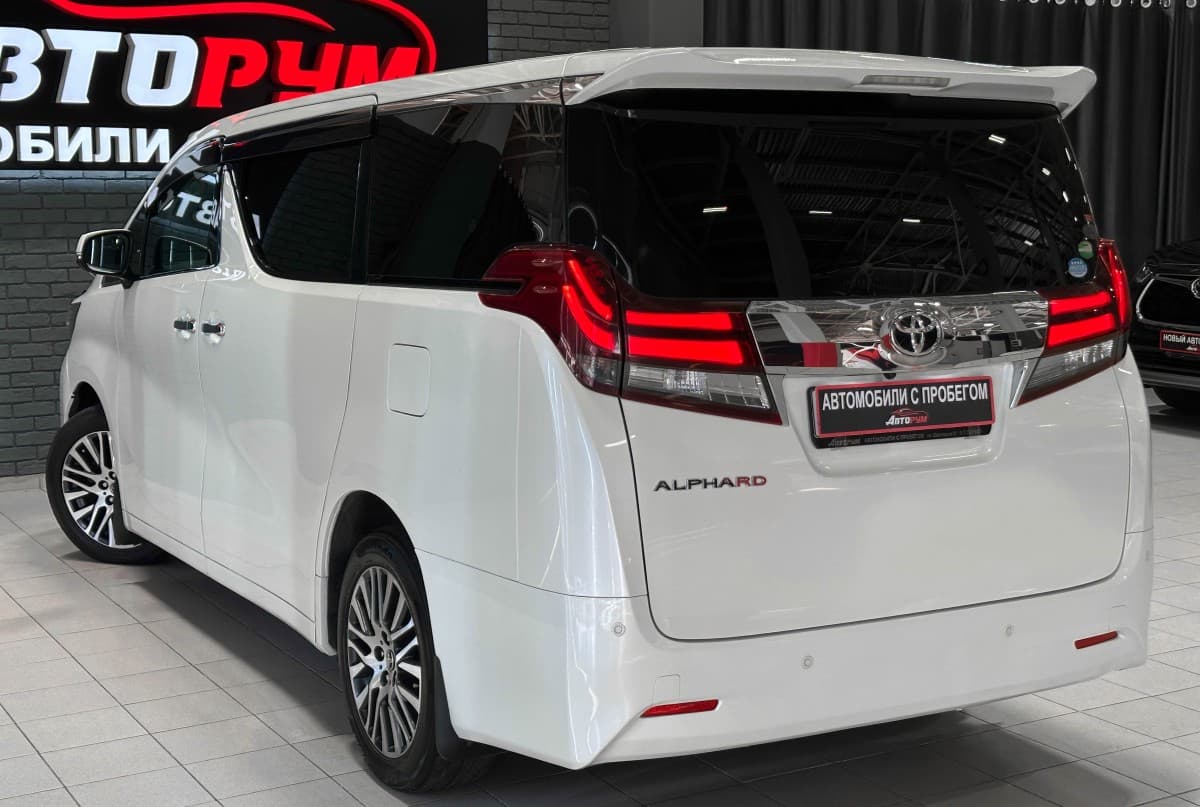 Toyota Alphard - фото 9