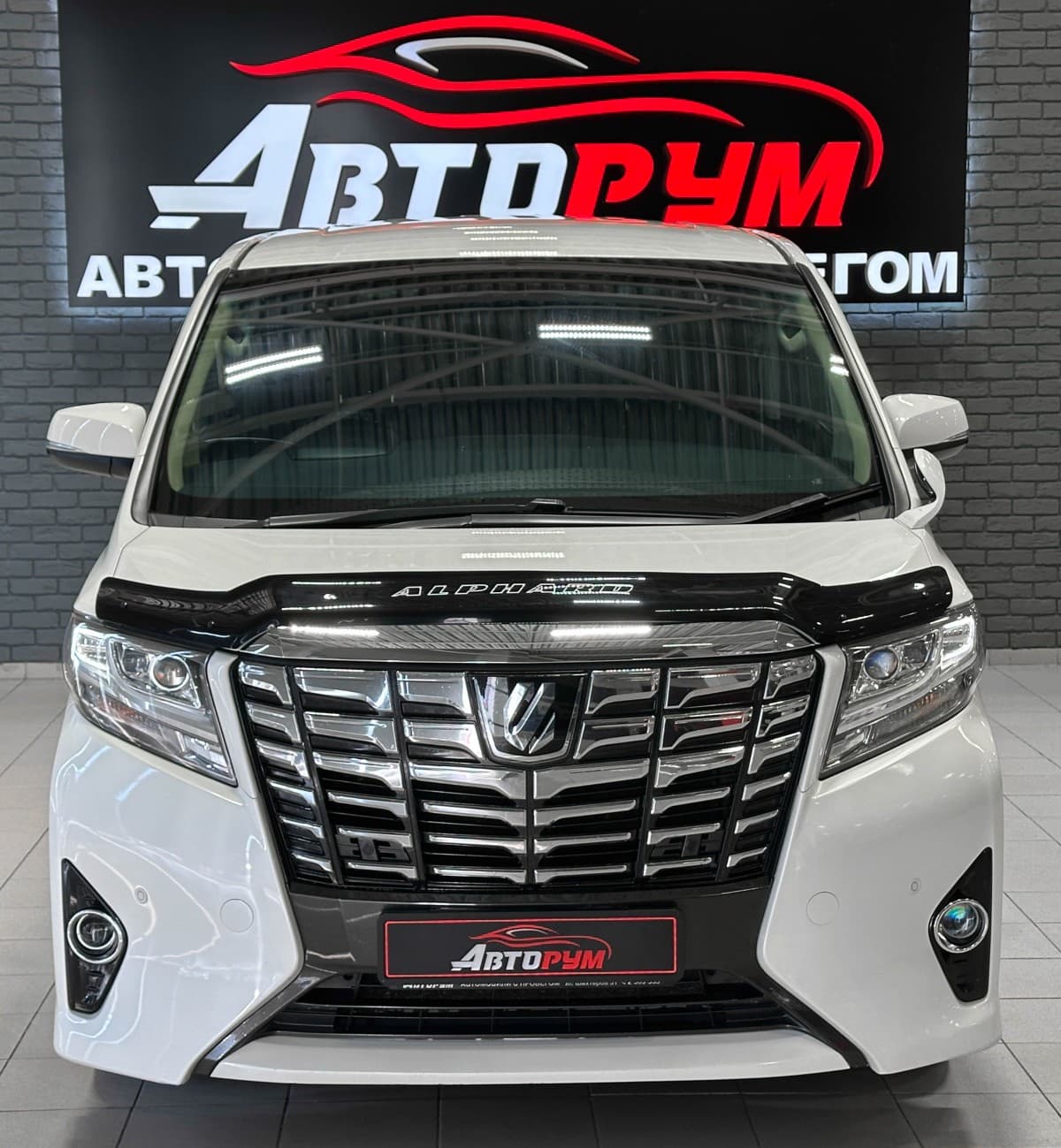 Toyota Alphard - 3