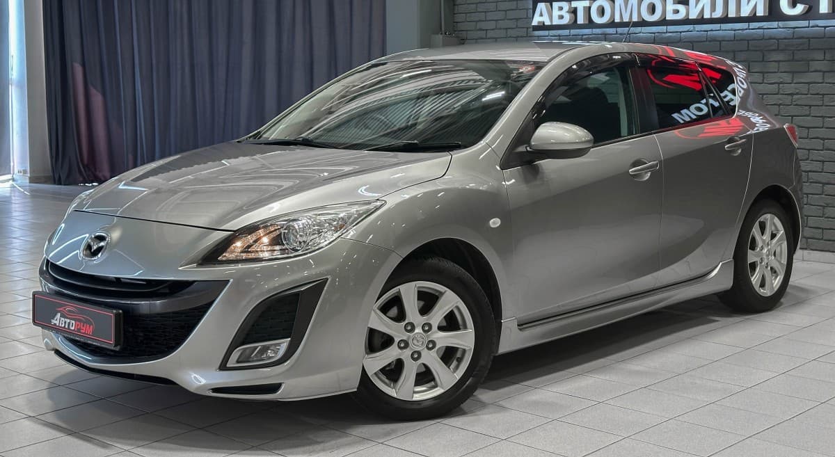 Mazda Axela - 2