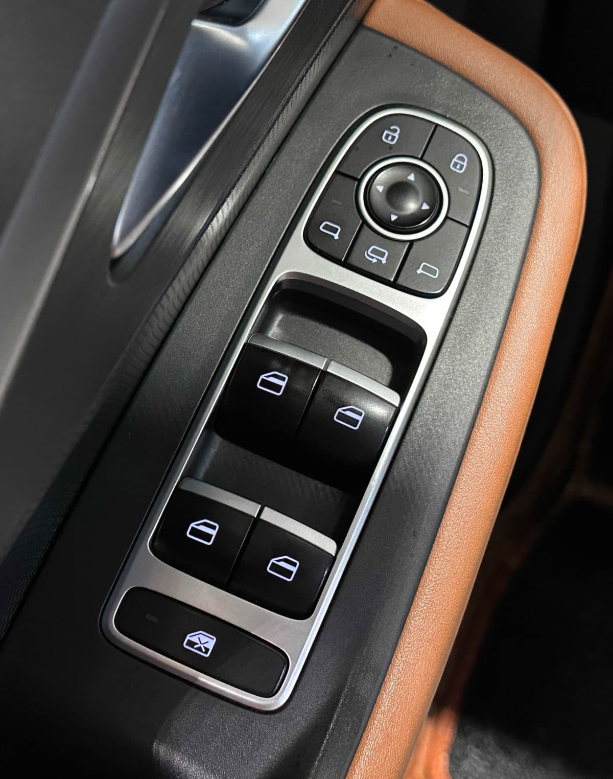 Omoda C5 - фото 18