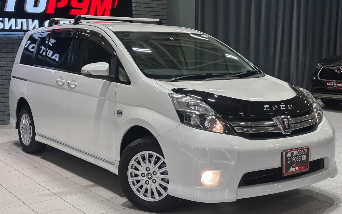 Toyota Isis - 5