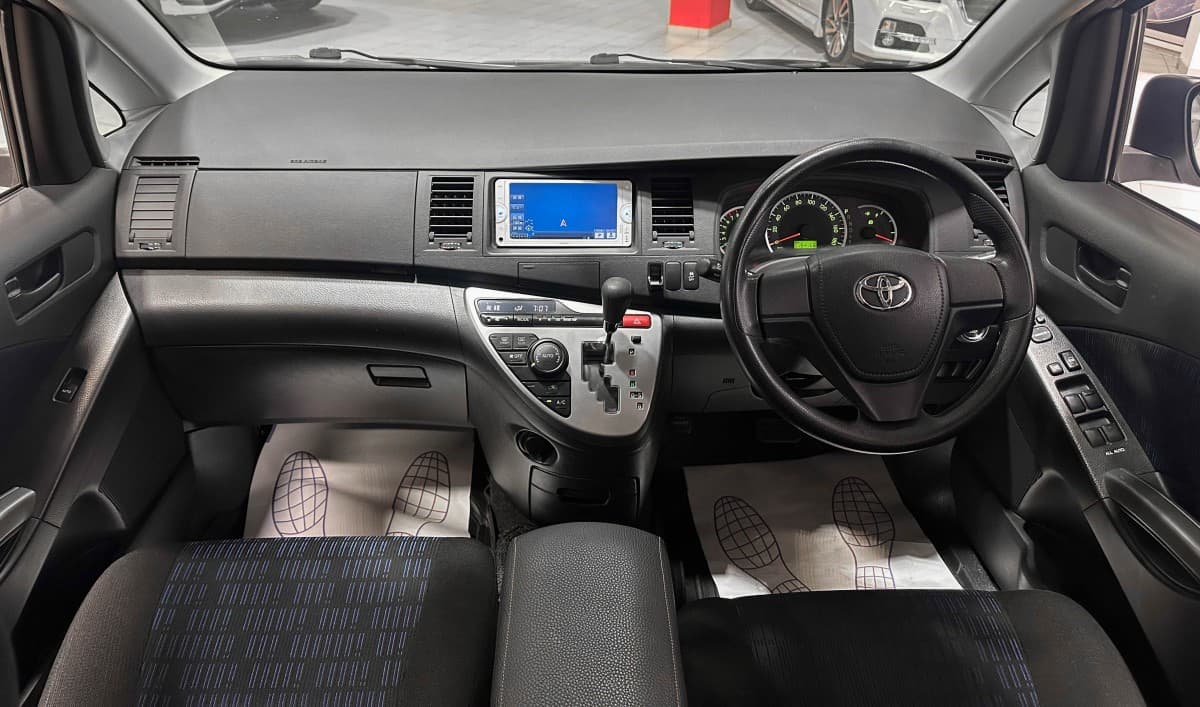 Toyota Isis - фото 26