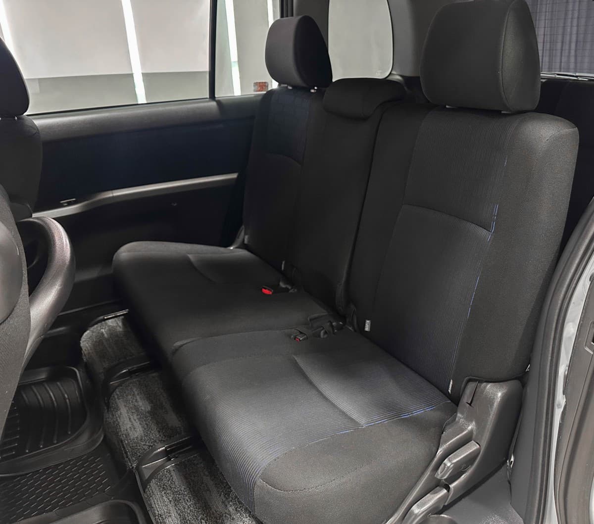 Toyota Isis - фото 15