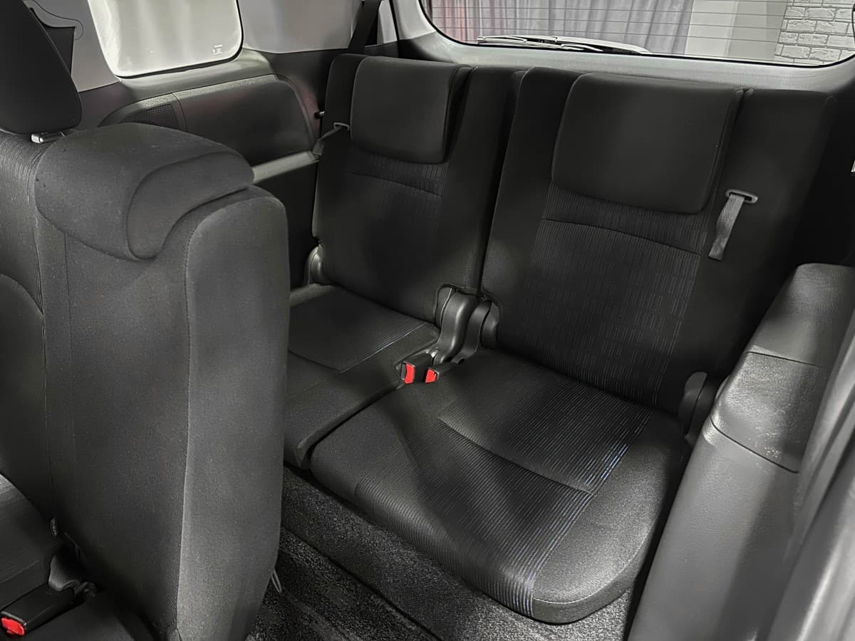 Toyota Isis - фото 13