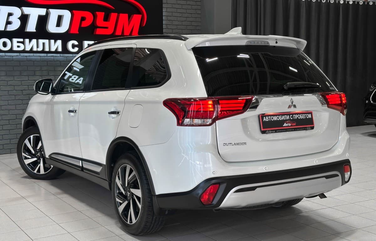 Mitsubishi Outlander - фото 9
