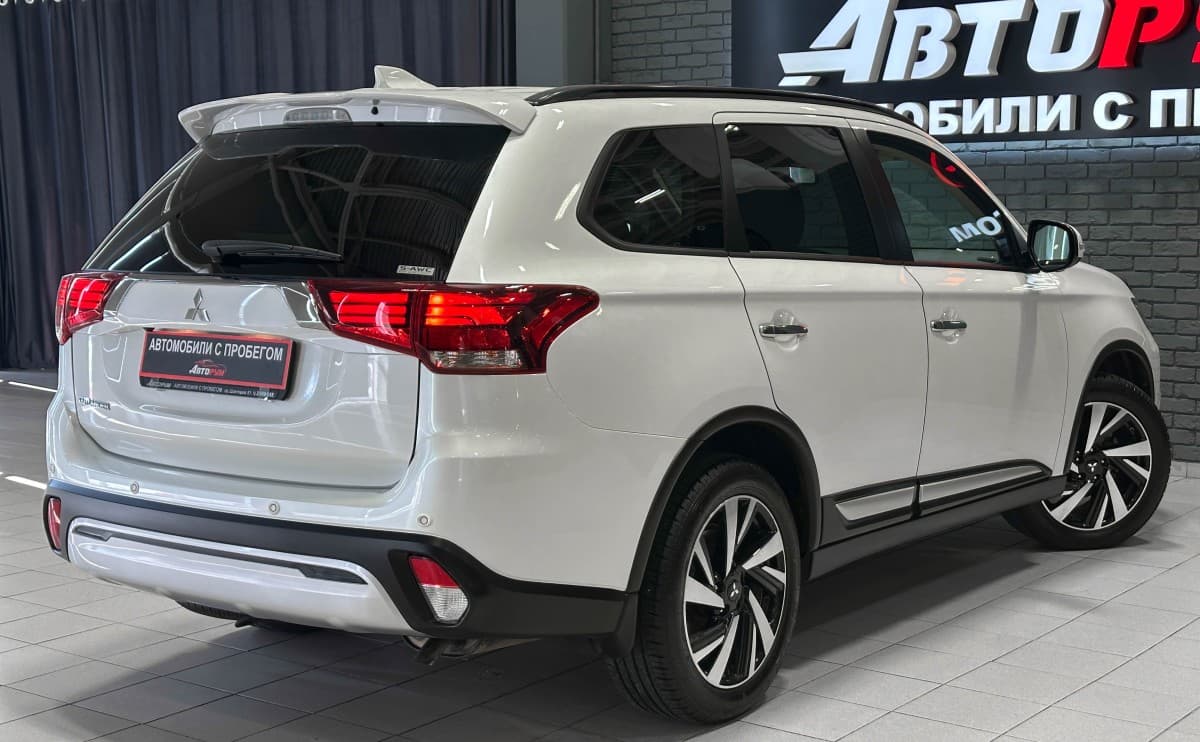 Mitsubishi Outlander - фото 6
