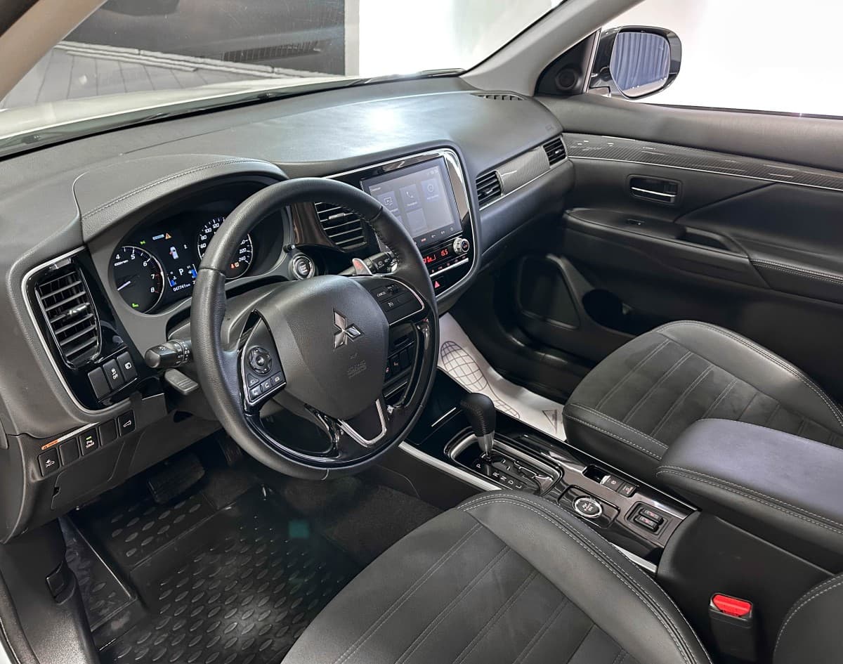 Mitsubishi Outlander - фото 10
