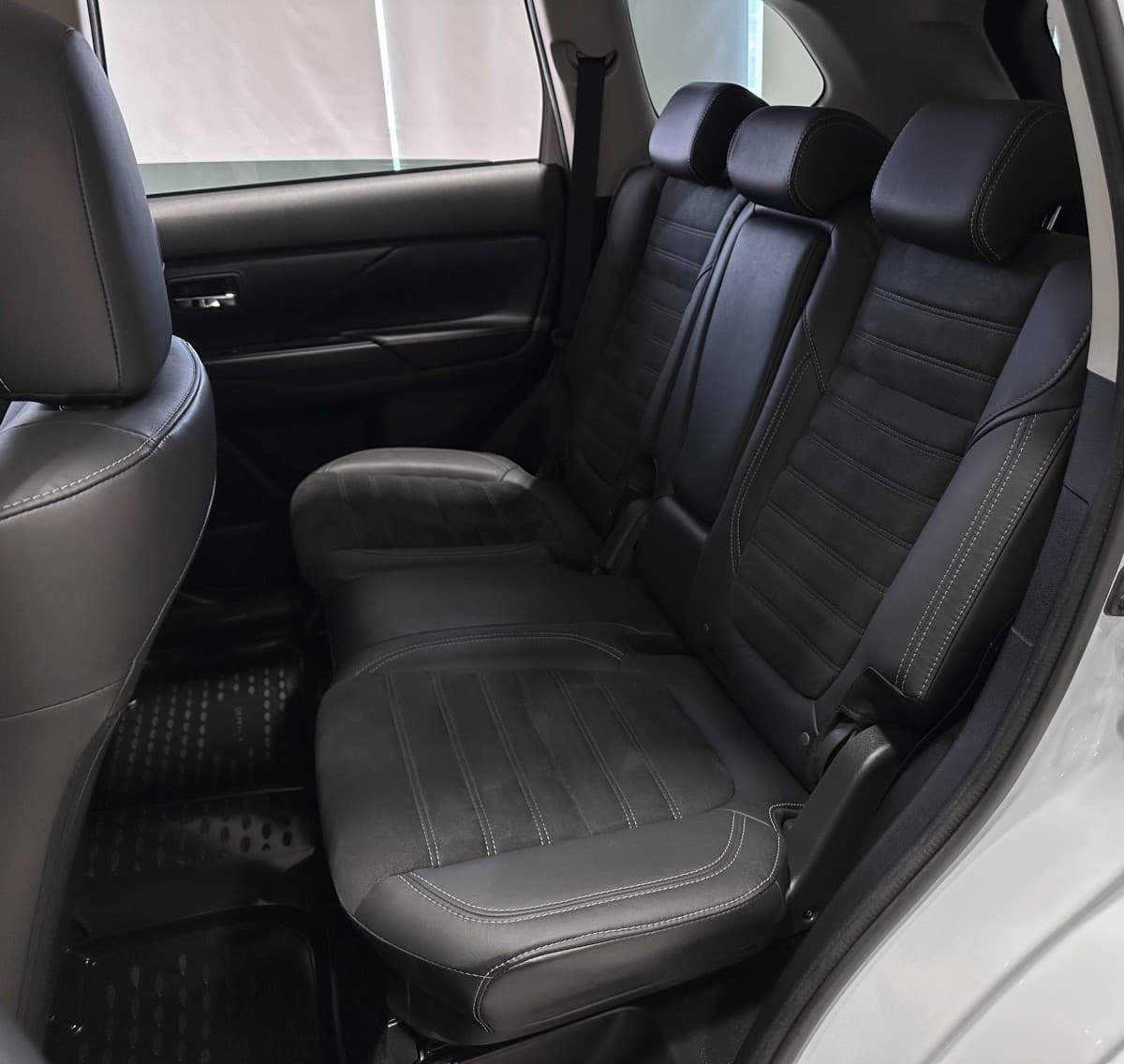 Mitsubishi Outlander - фото 12