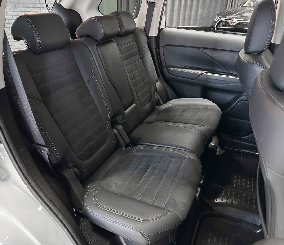 Mitsubishi Outlander - фото 14