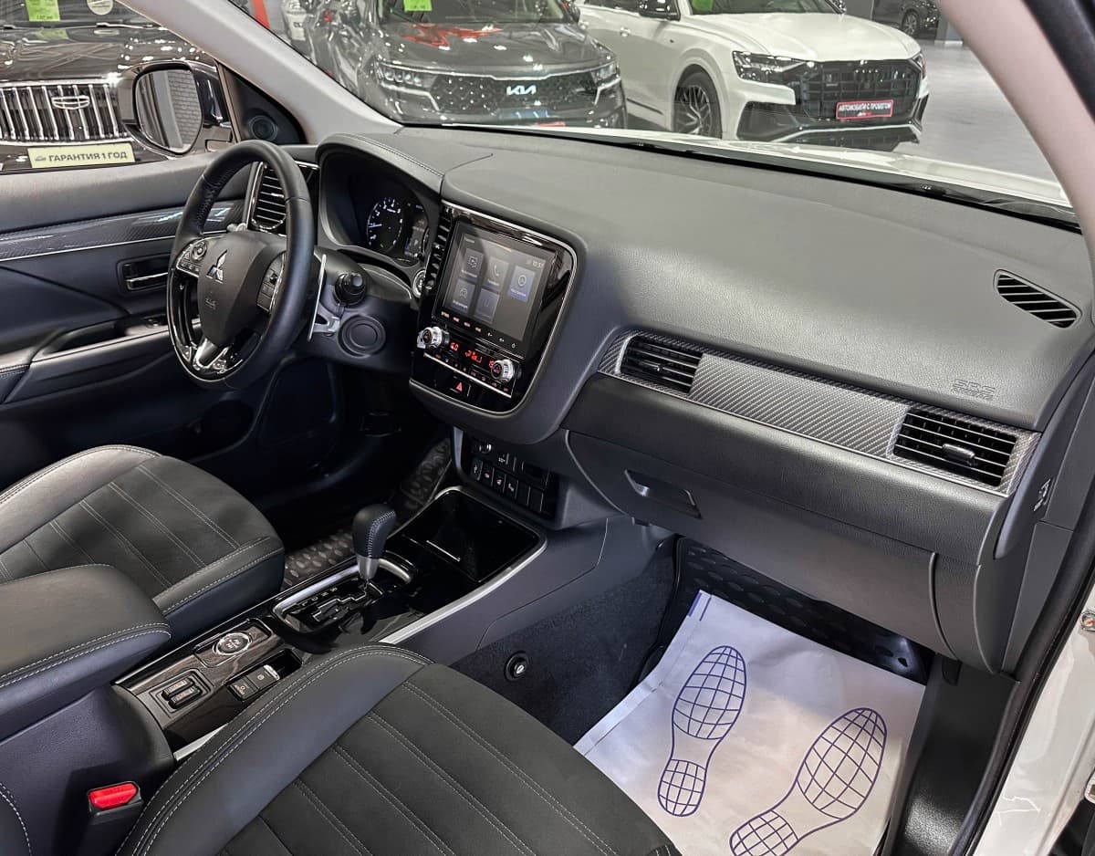 Mitsubishi Outlander - фото 16