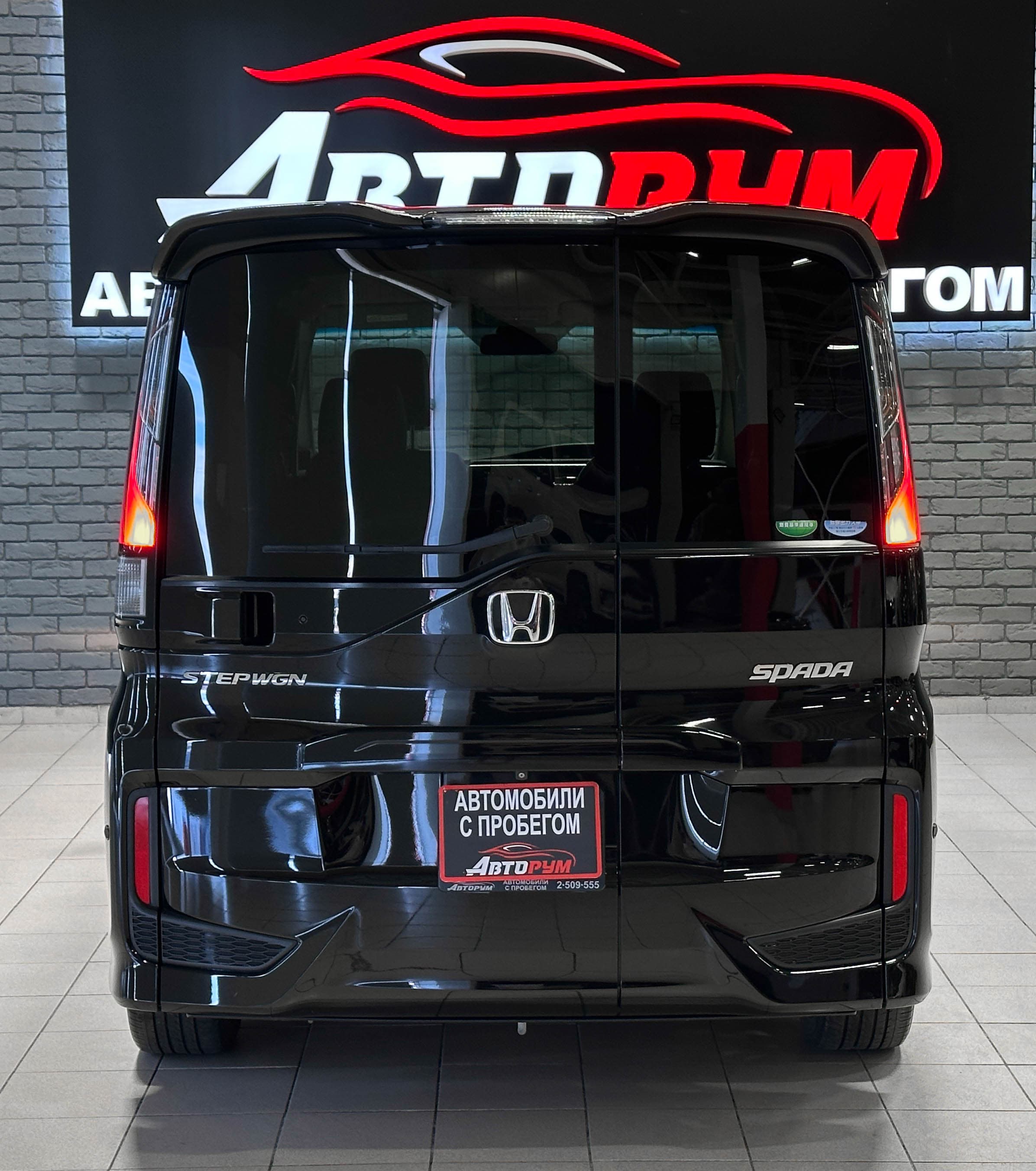 Honda Stepwgn SPADA - фото 7