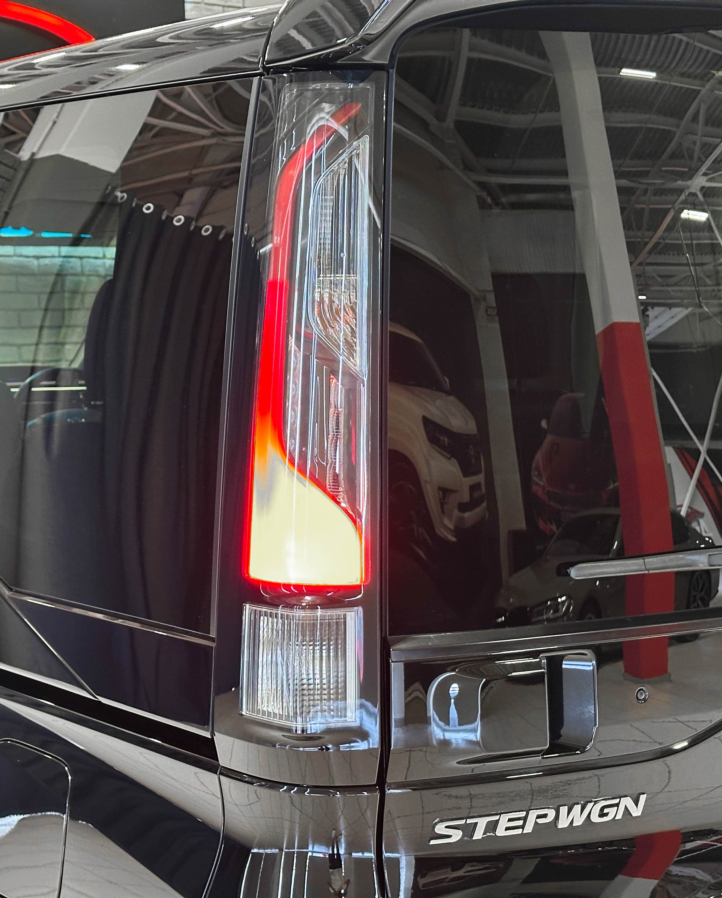 Honda Stepwgn SPADA - фото 8