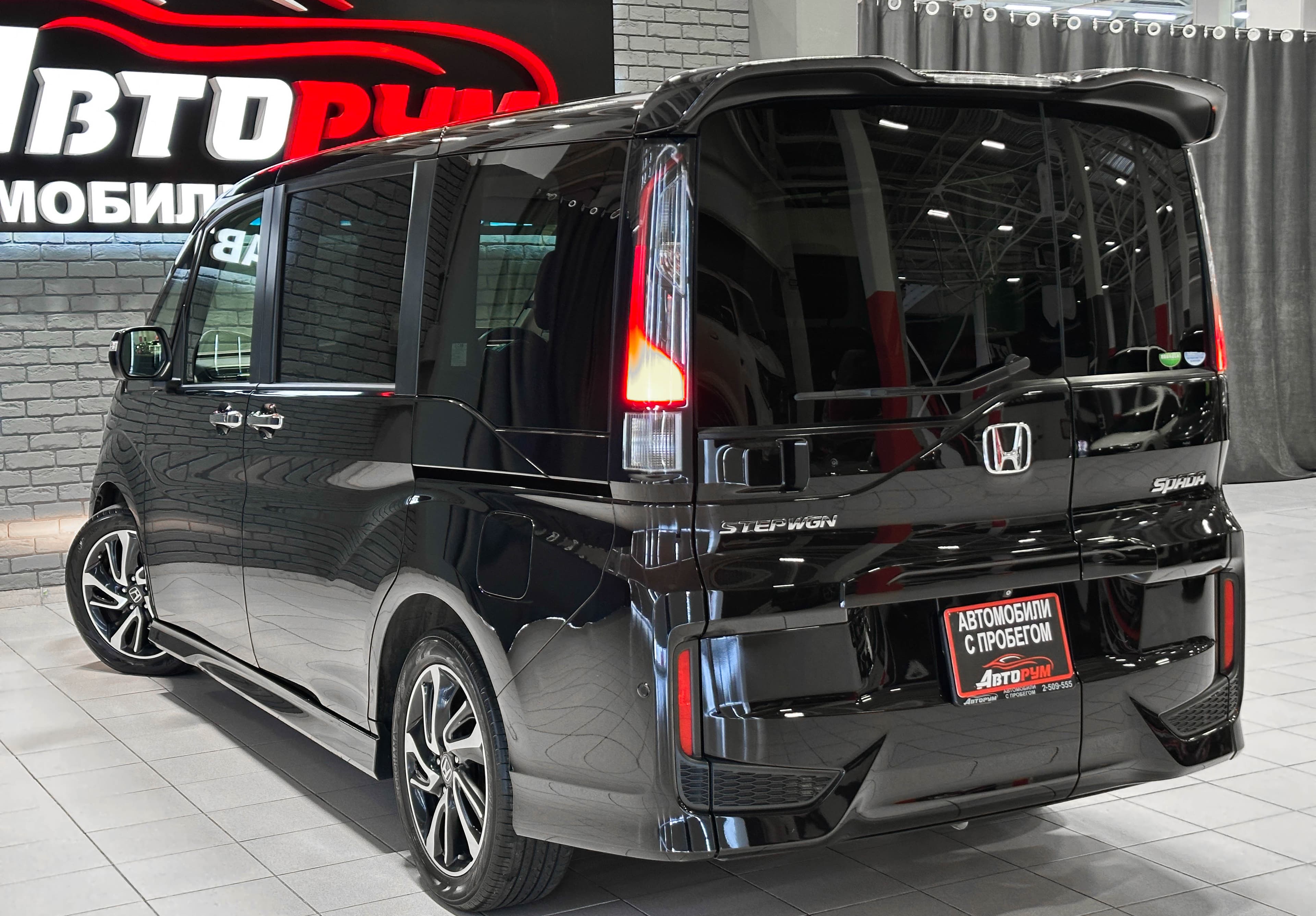 Honda Stepwgn SPADA - фото 9