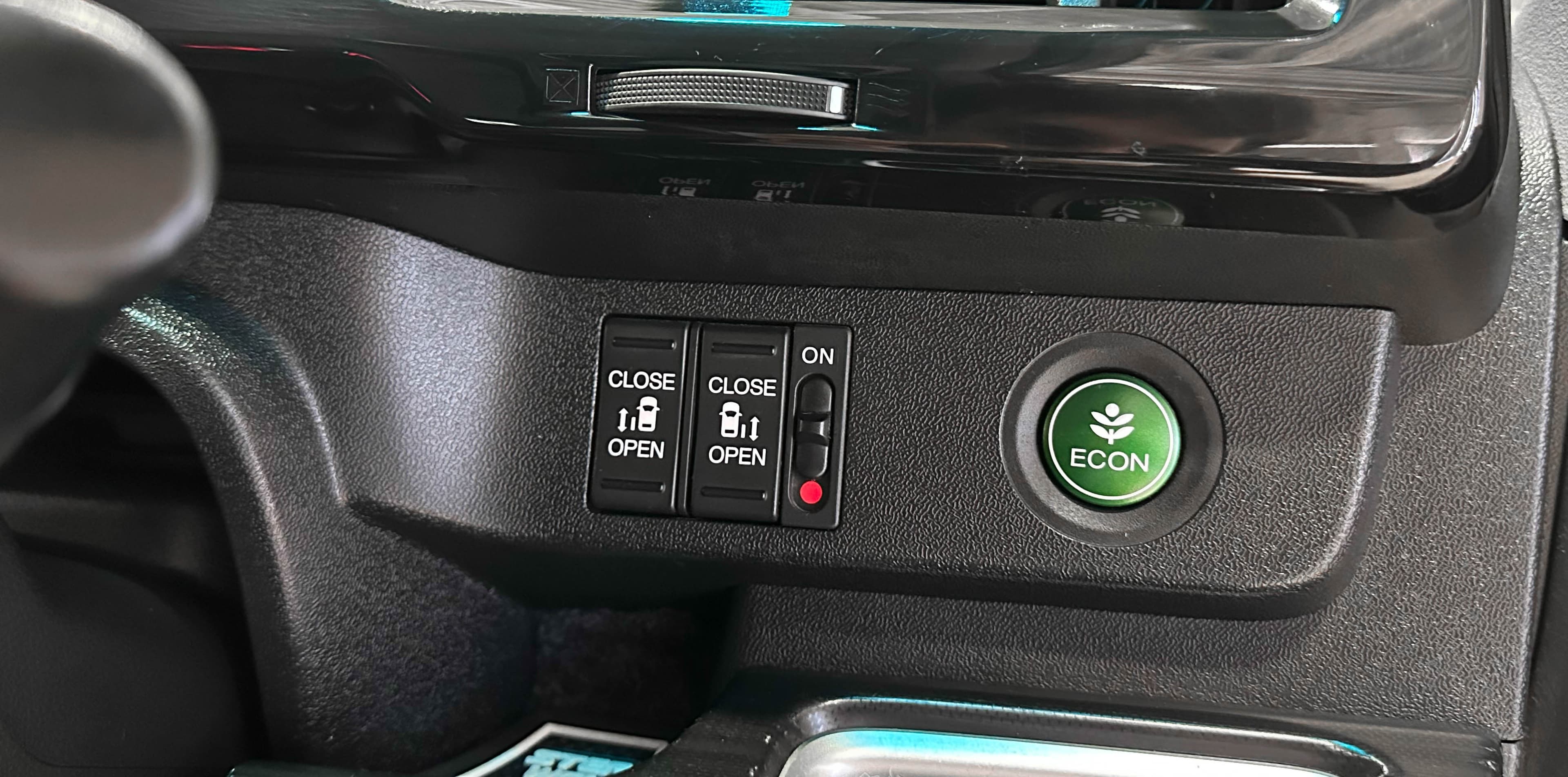 Honda Stepwgn SPADA - фото 21