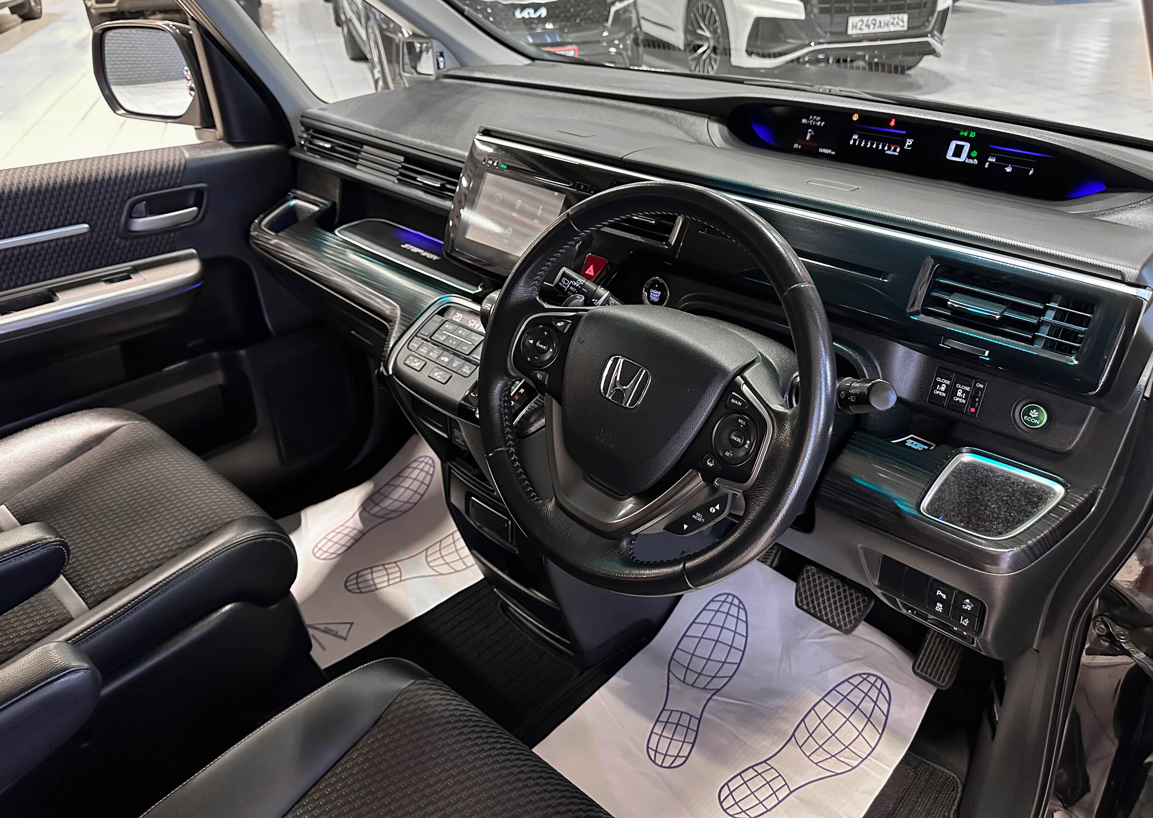 Honda Stepwgn SPADA - фото 18