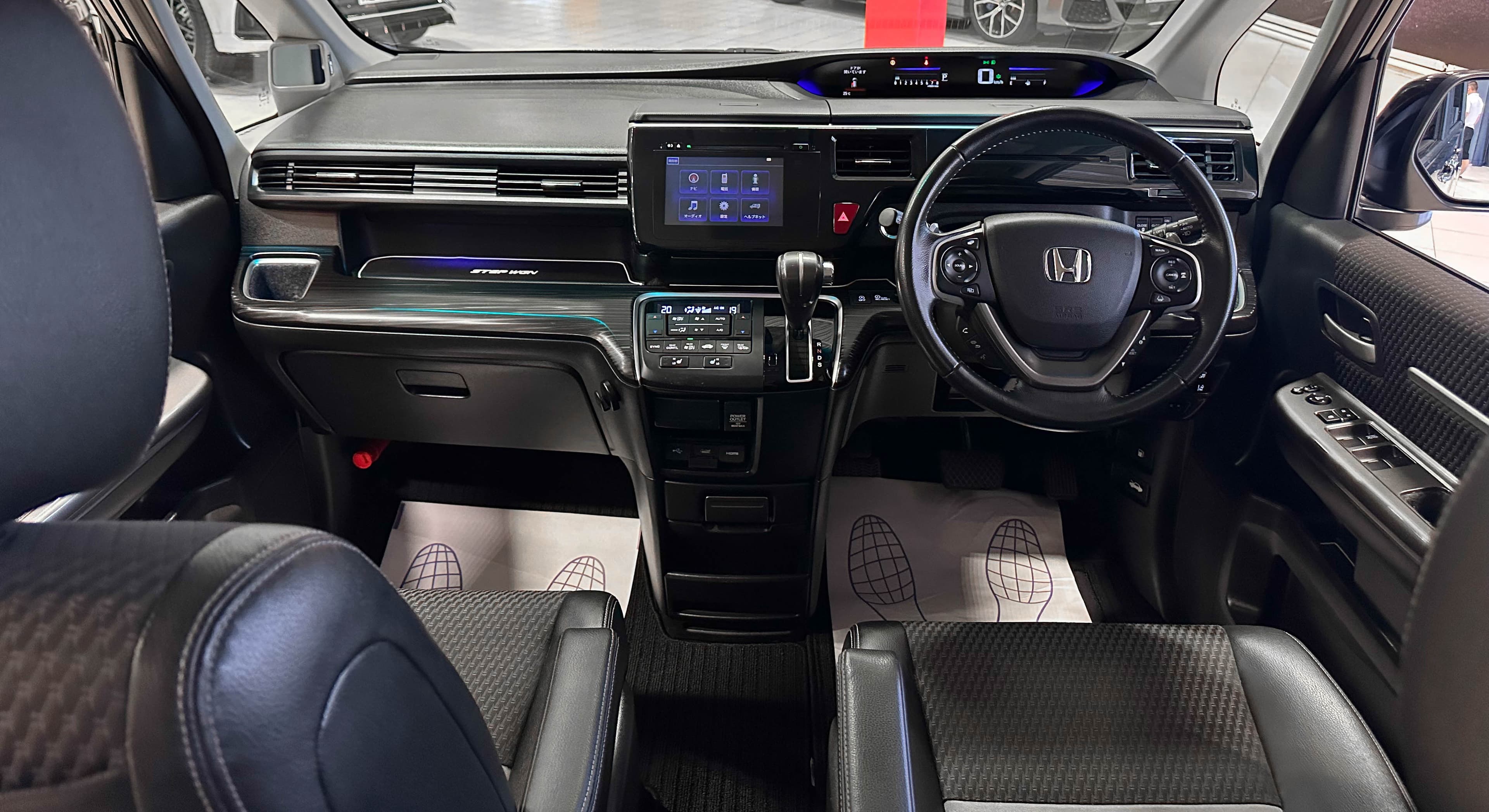 Honda Stepwgn SPADA - фото 30