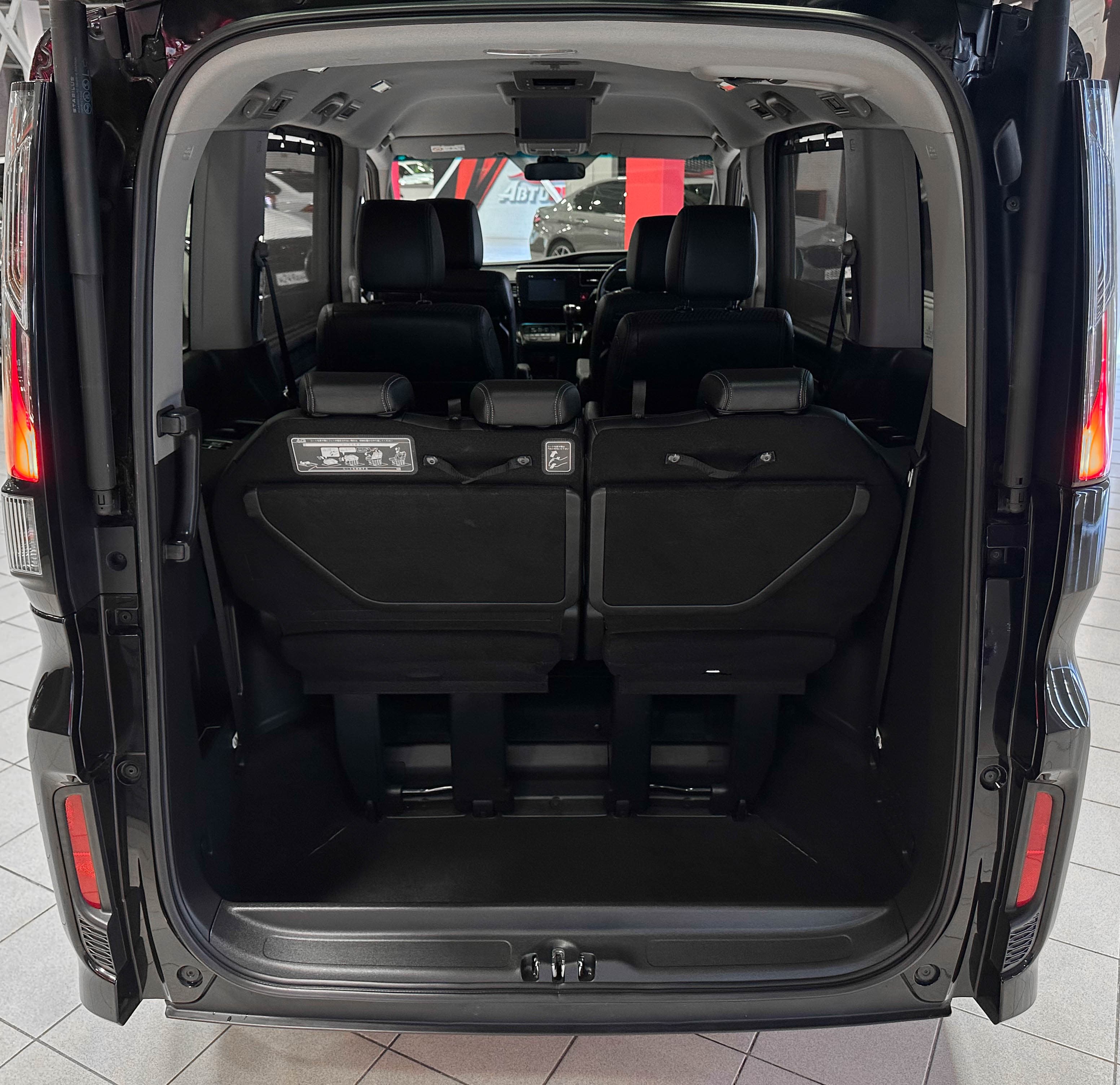 Honda Stepwgn SPADA - фото 15
