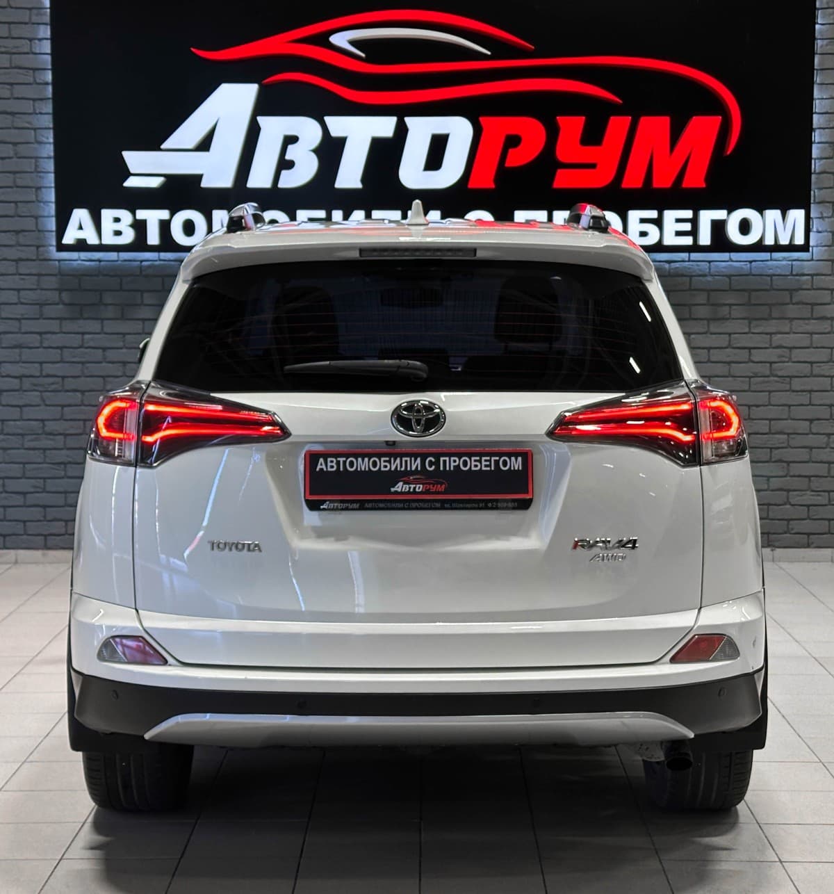 Toyota RAV4 - фото 7
