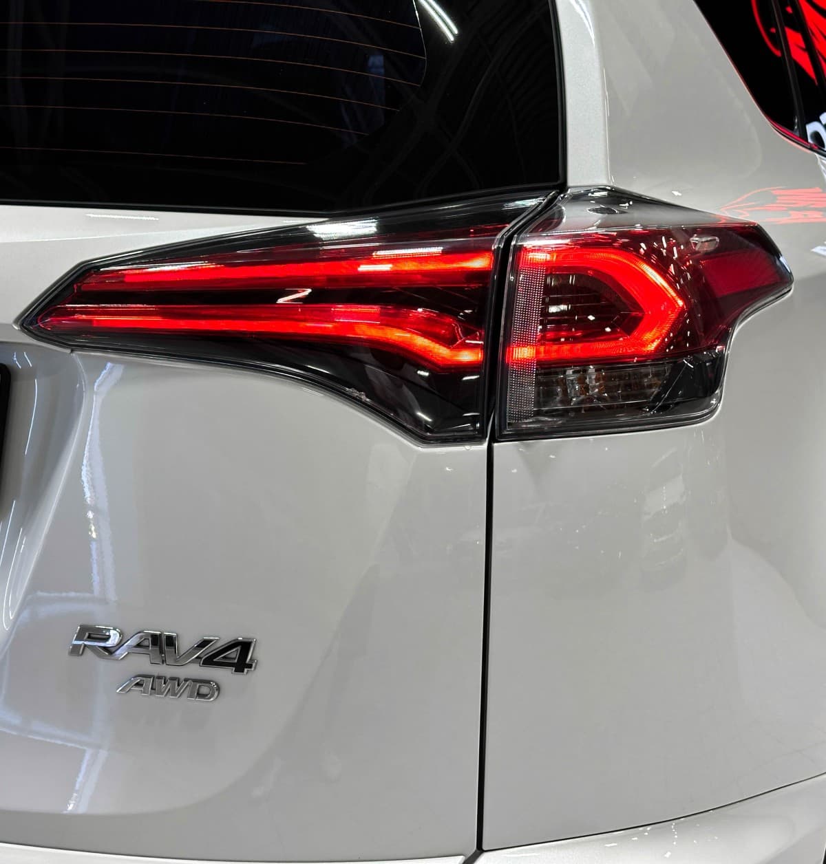 Toyota RAV4 - фото 8