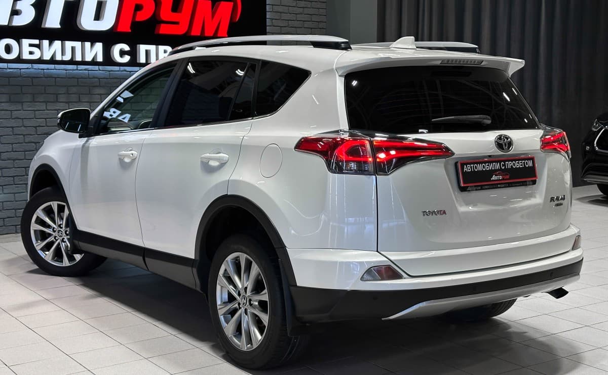 Toyota RAV4 - фото 9