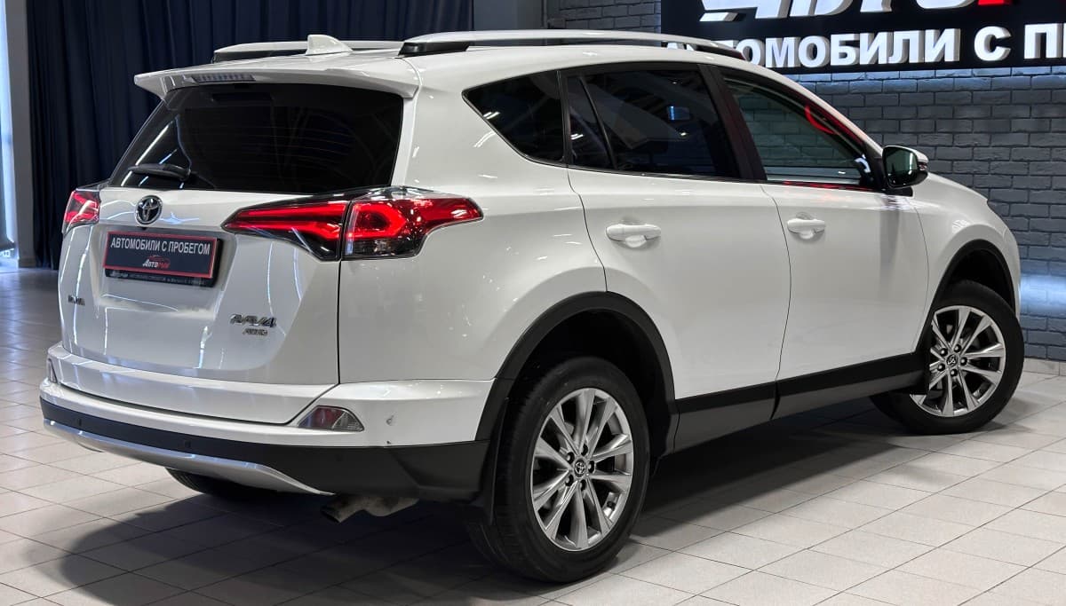 Toyota RAV4 - фото 6