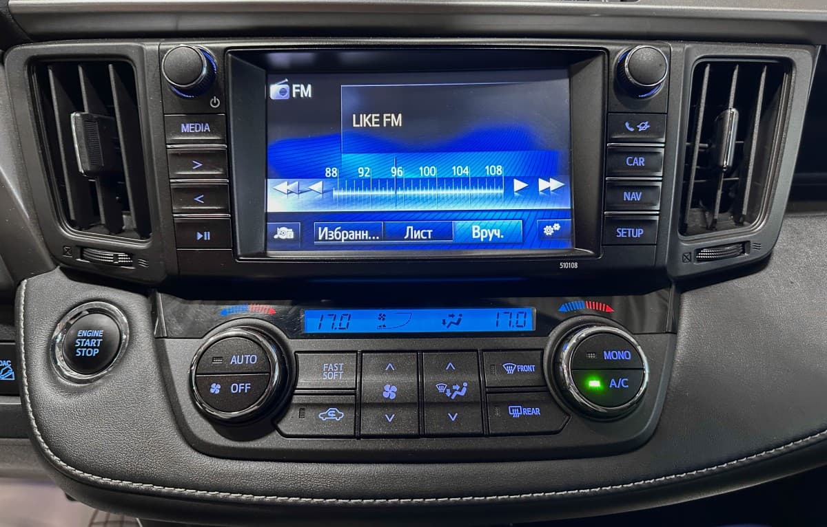 Toyota RAV4 - фото 19