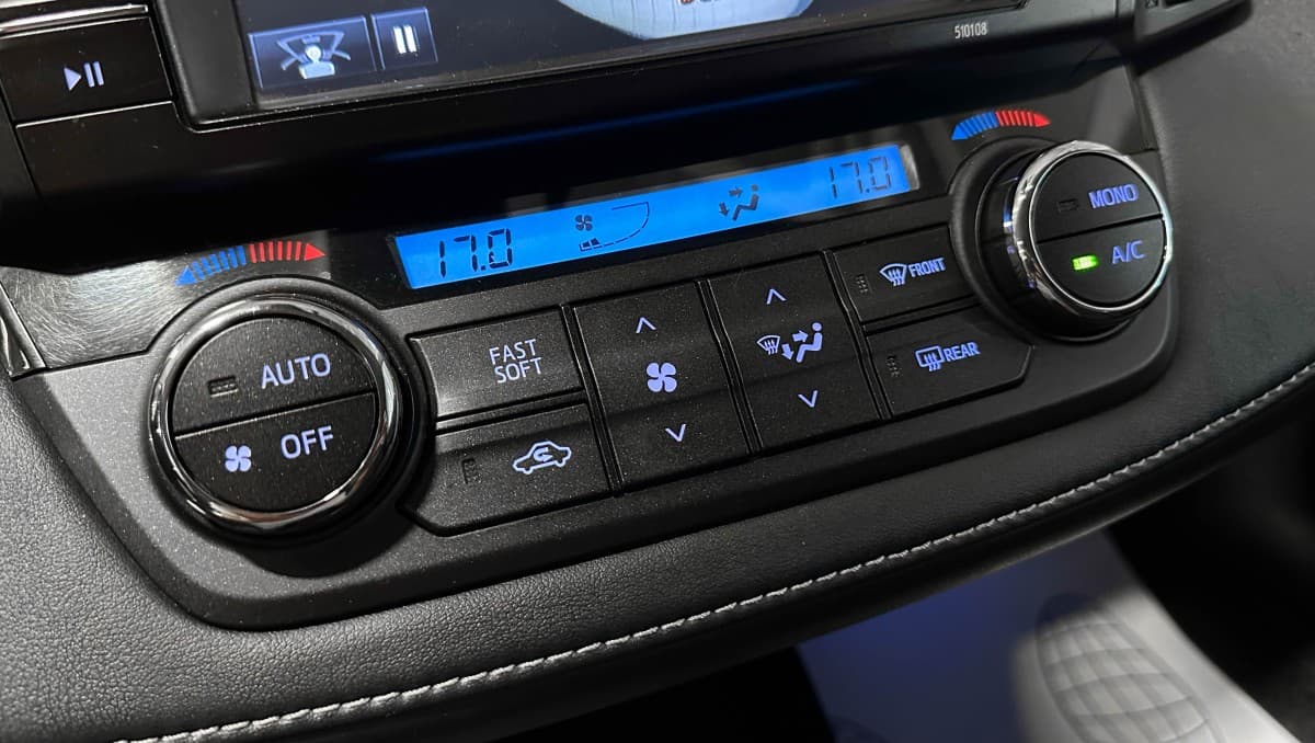 Toyota RAV4 - фото 23