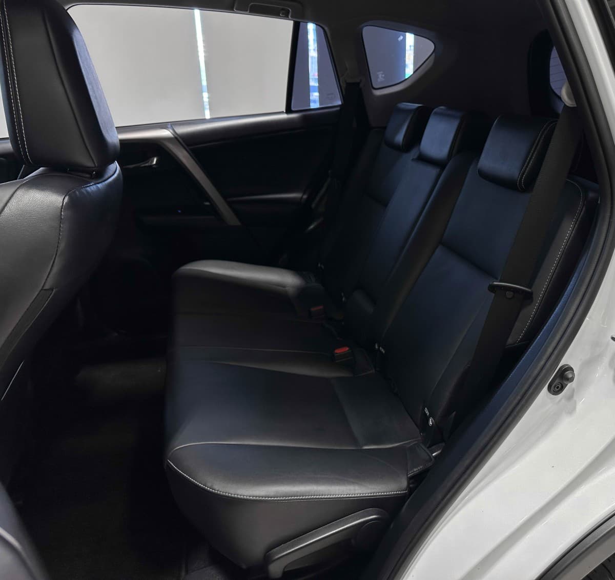 Toyota RAV4 - фото 12