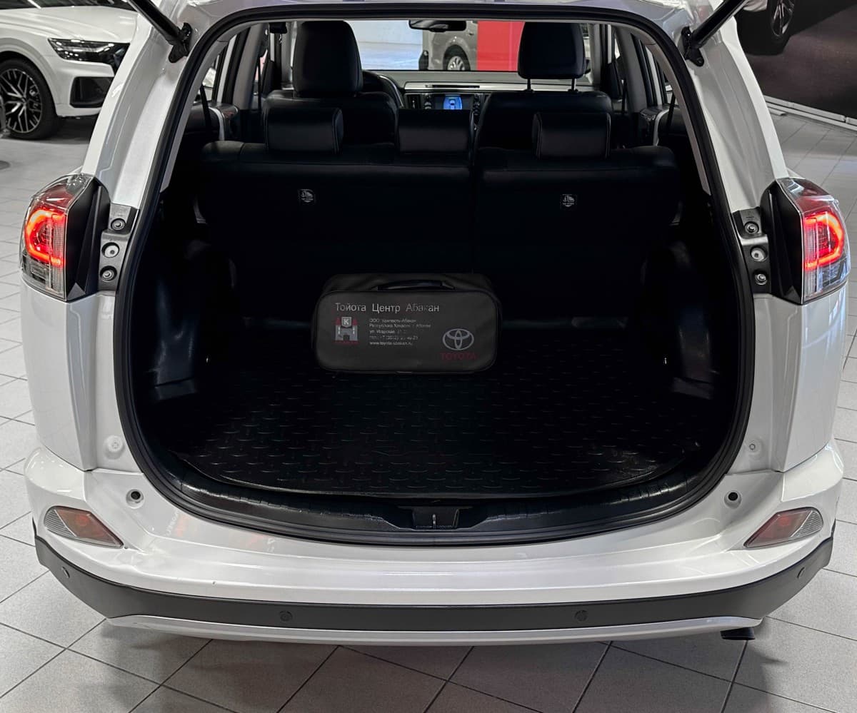 Toyota RAV4 - фото 13