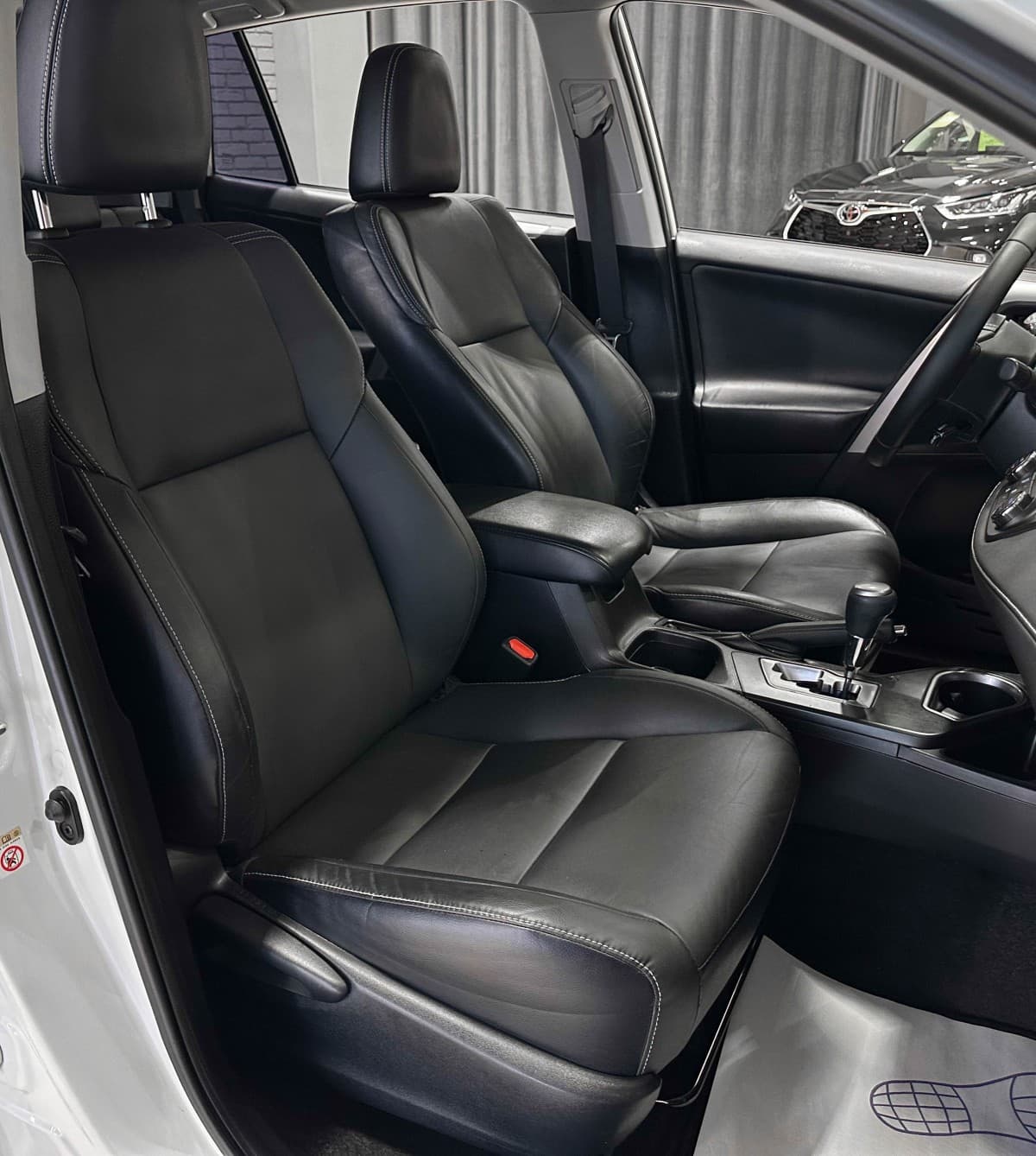 Toyota RAV4 - фото 15