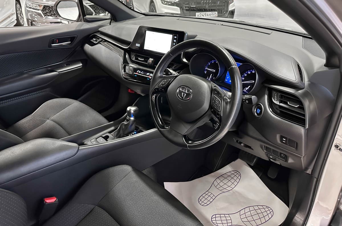Toyota C-HR - фото 12