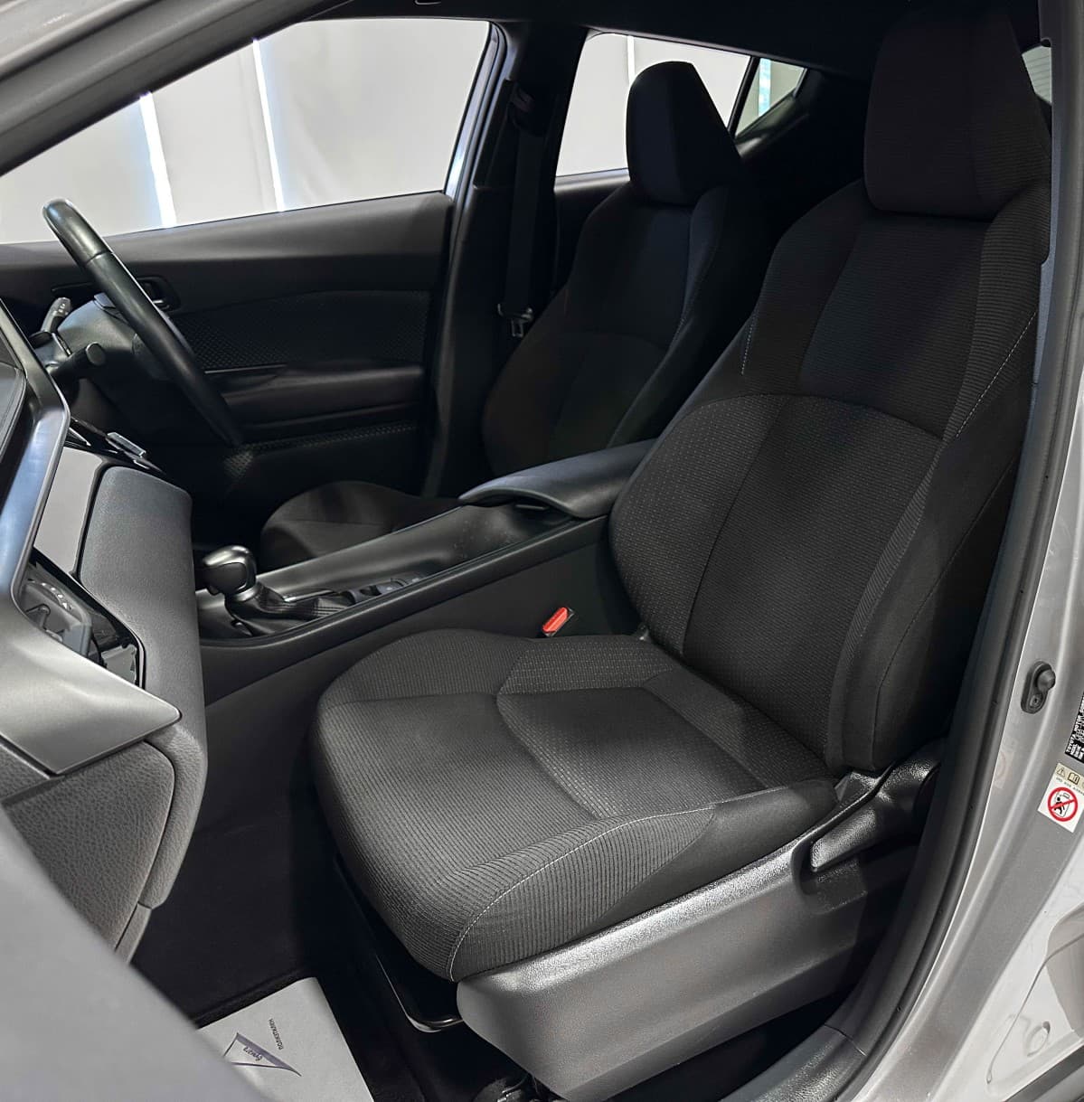 Toyota C-HR - фото 17
