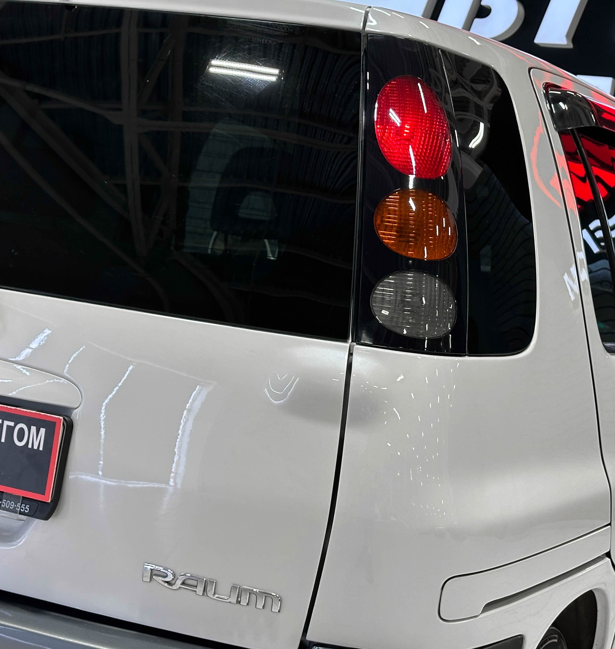 Toyota Raum - фото 8