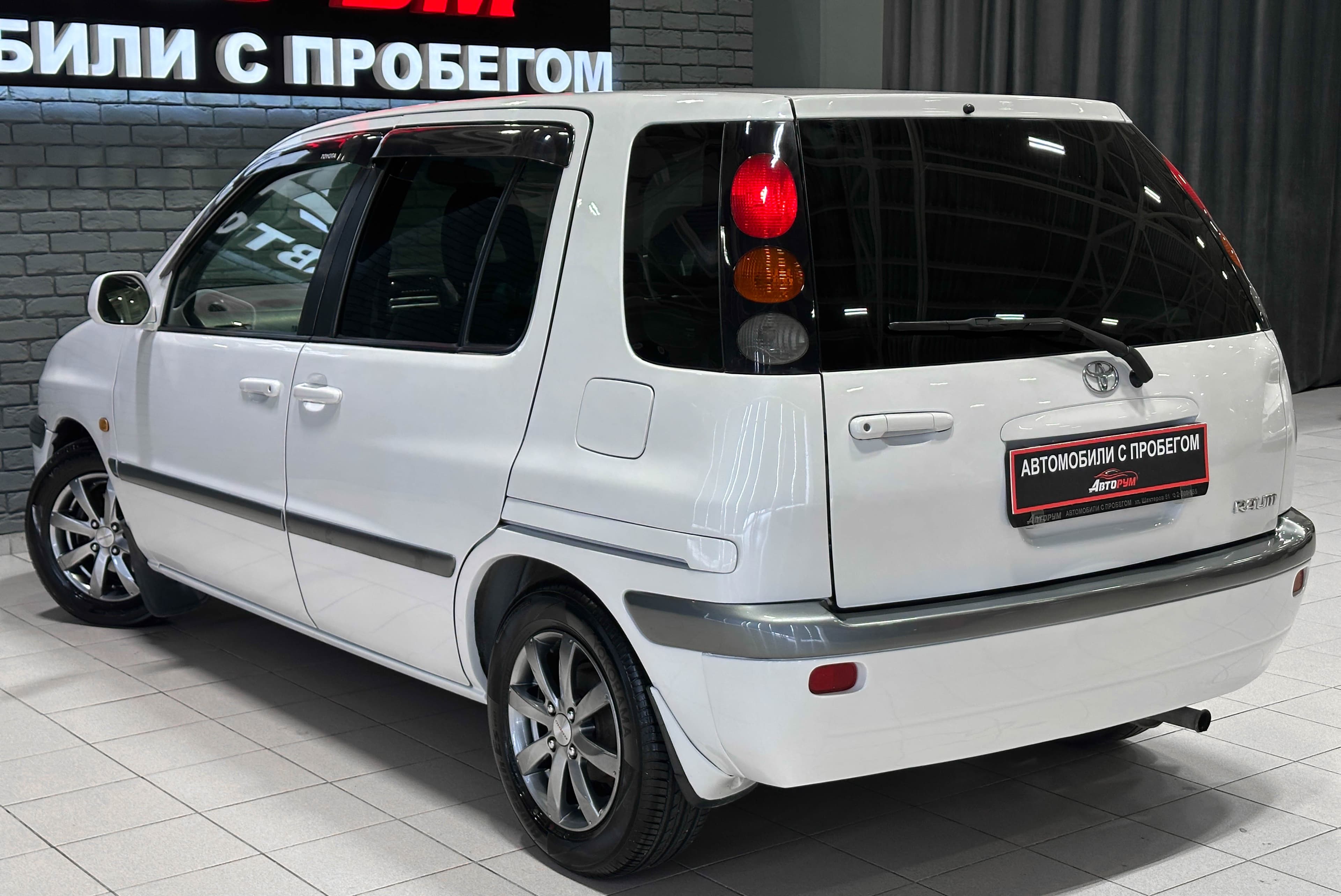 Toyota Raum - фото 9
