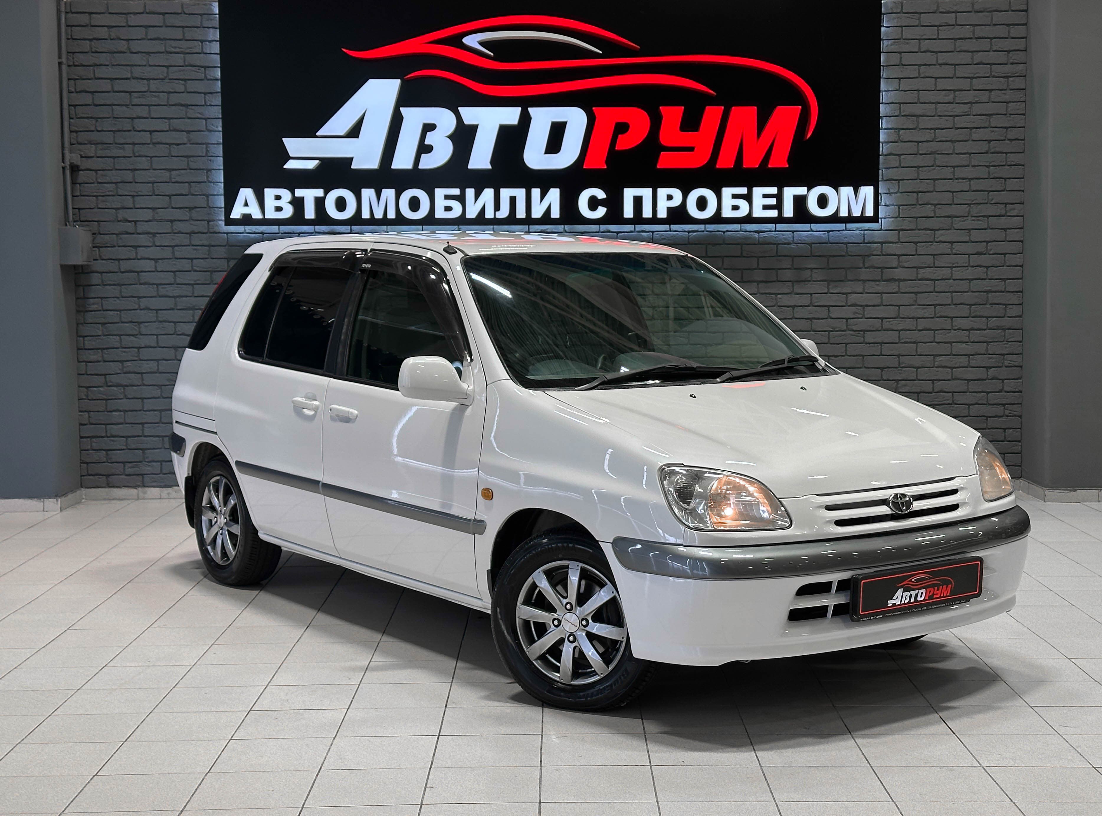 Toyota Raum - 1