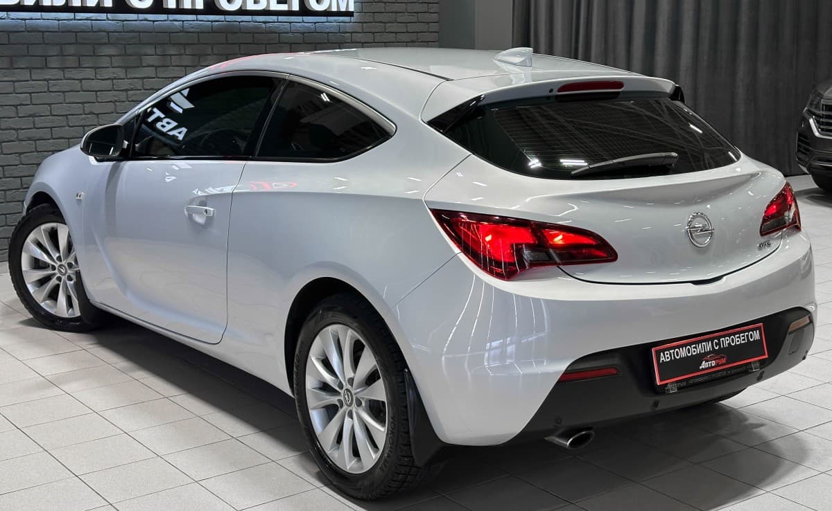 Opel Astra GTC - фото 9