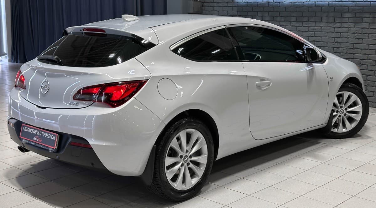 Opel Astra GTC - фото 6