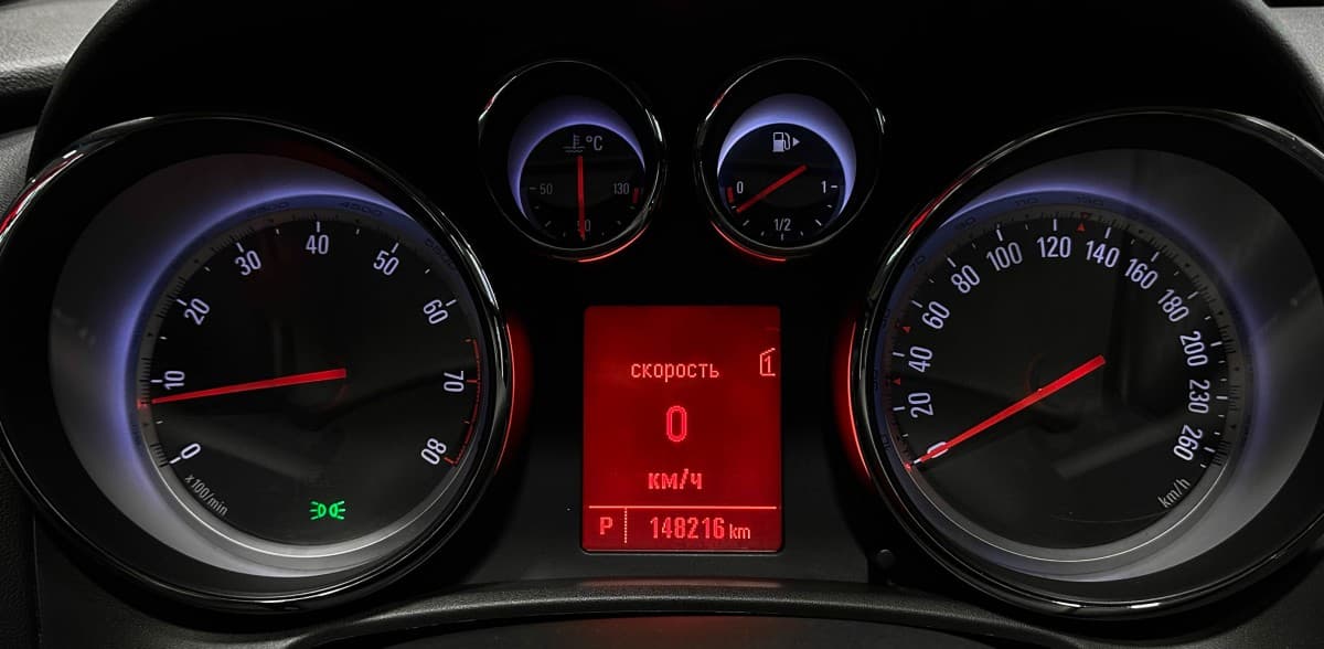 Opel Astra GTC - фото 15