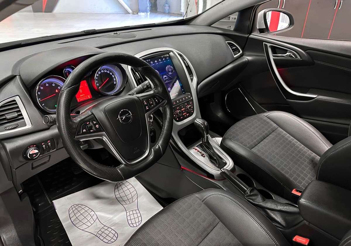 Opel Astra GTC - фото 10
