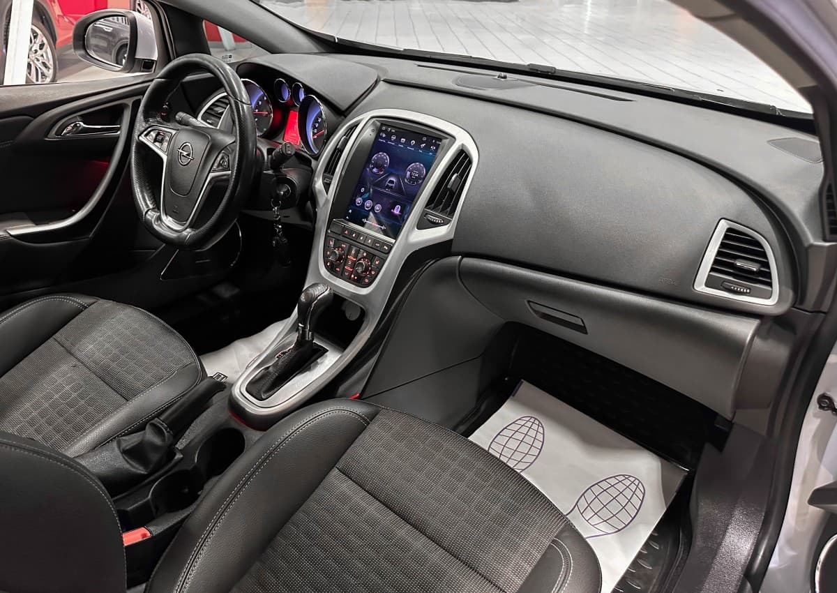 Opel Astra GTC - фото 14
