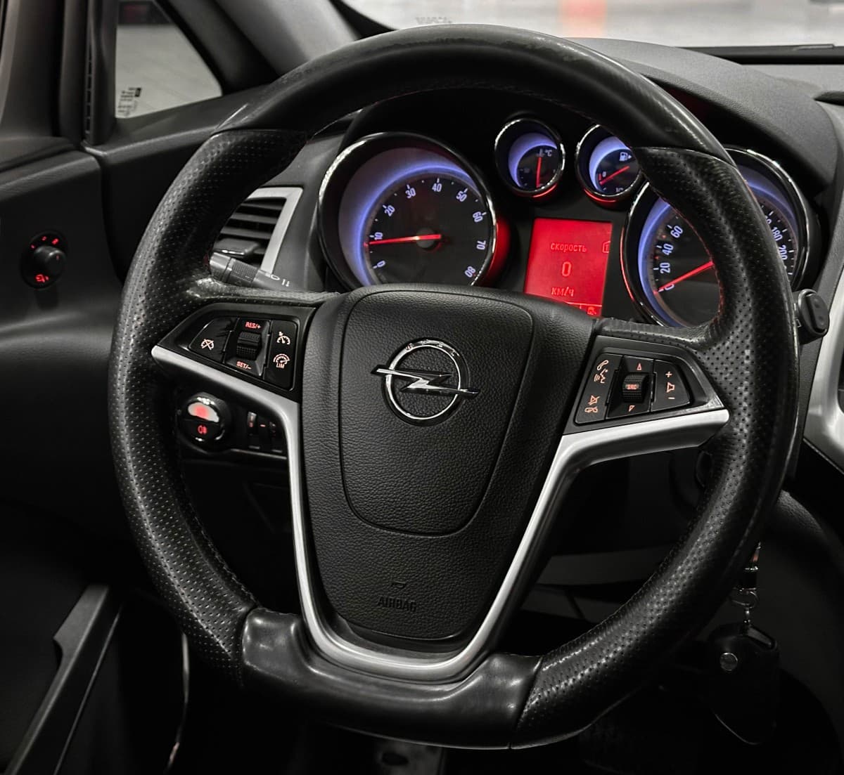 Opel Astra GTC - фото 20