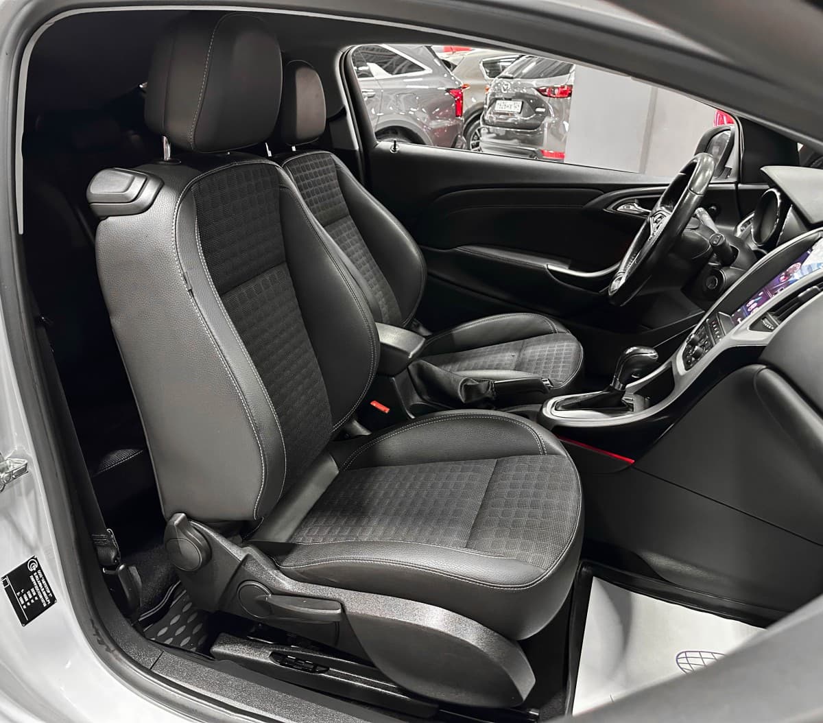 Opel Astra GTC - фото 13