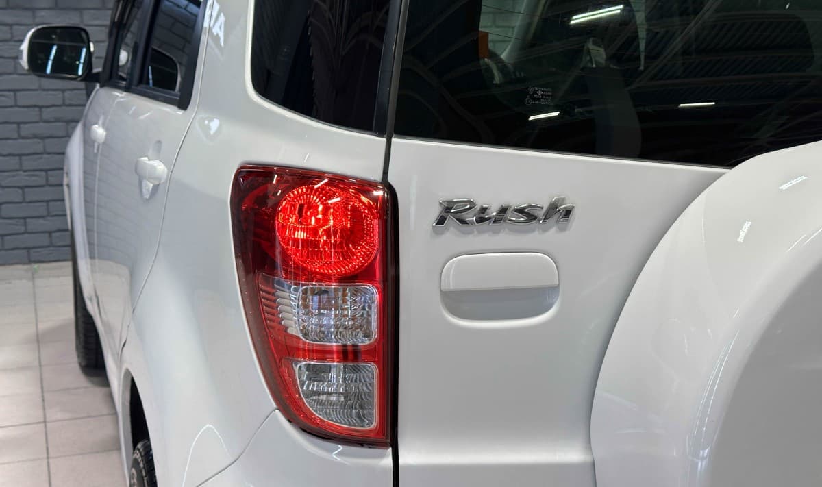 Toyota Rush - фото 8