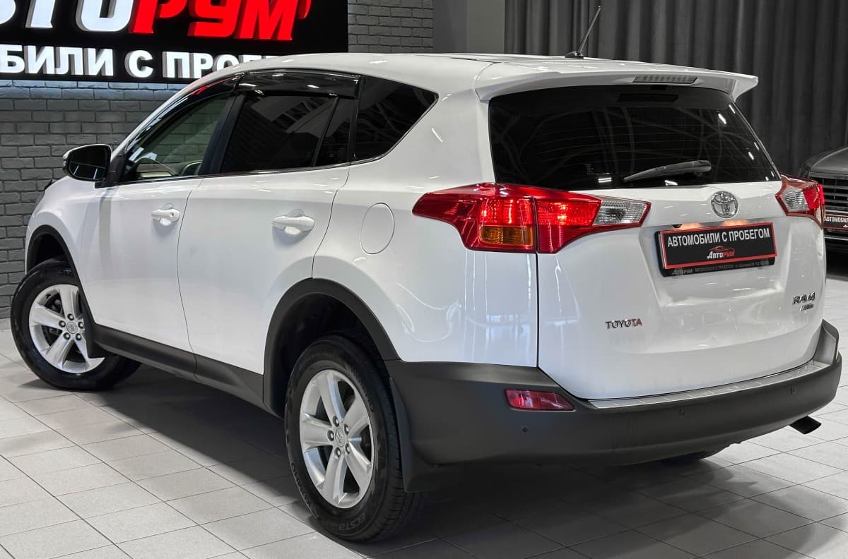 Toyota RAV4 - фото 9