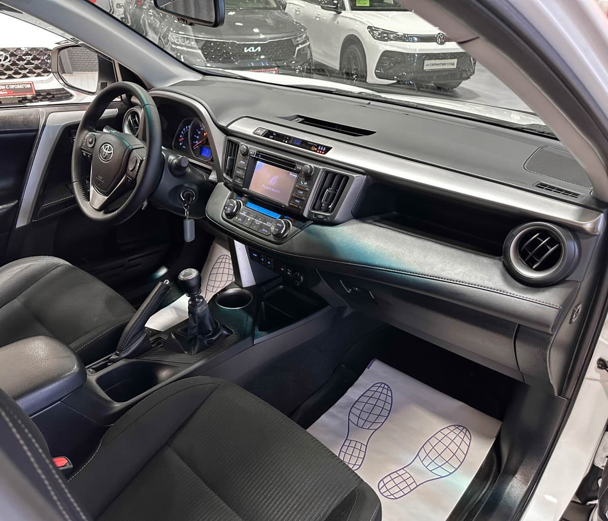 Toyota RAV4 - фото 16