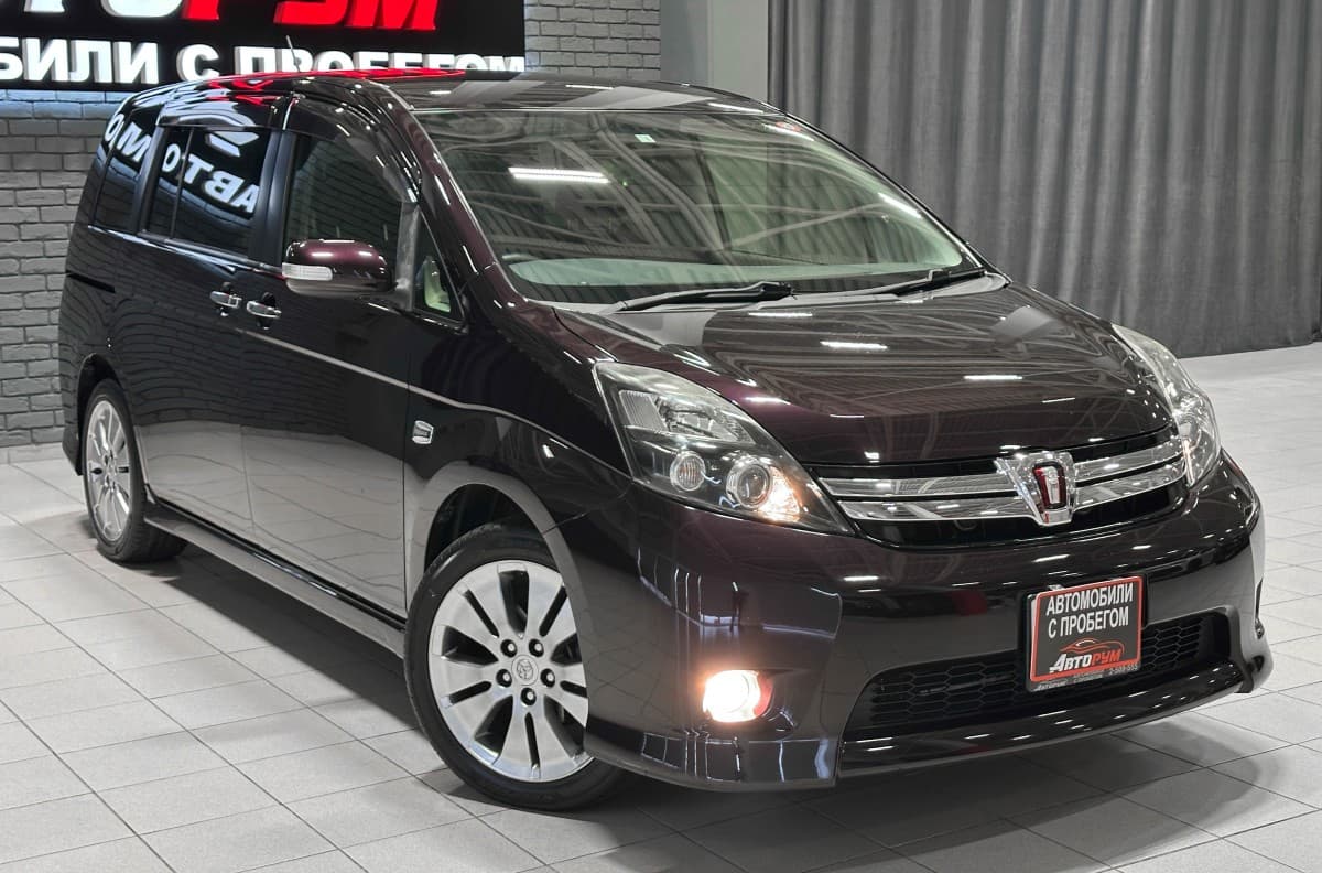 Toyota Isis - 5