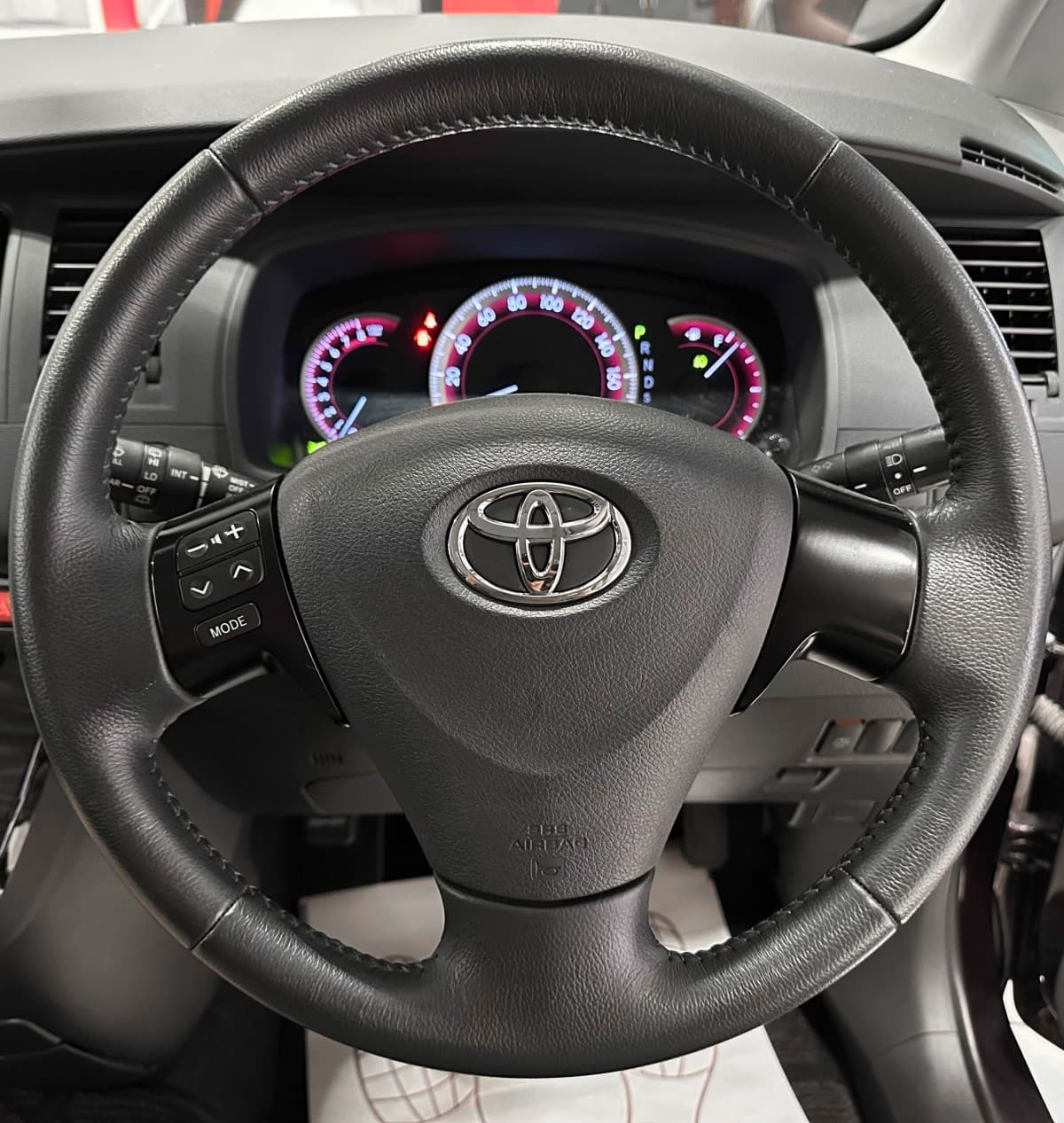 Toyota Isis - фото 27