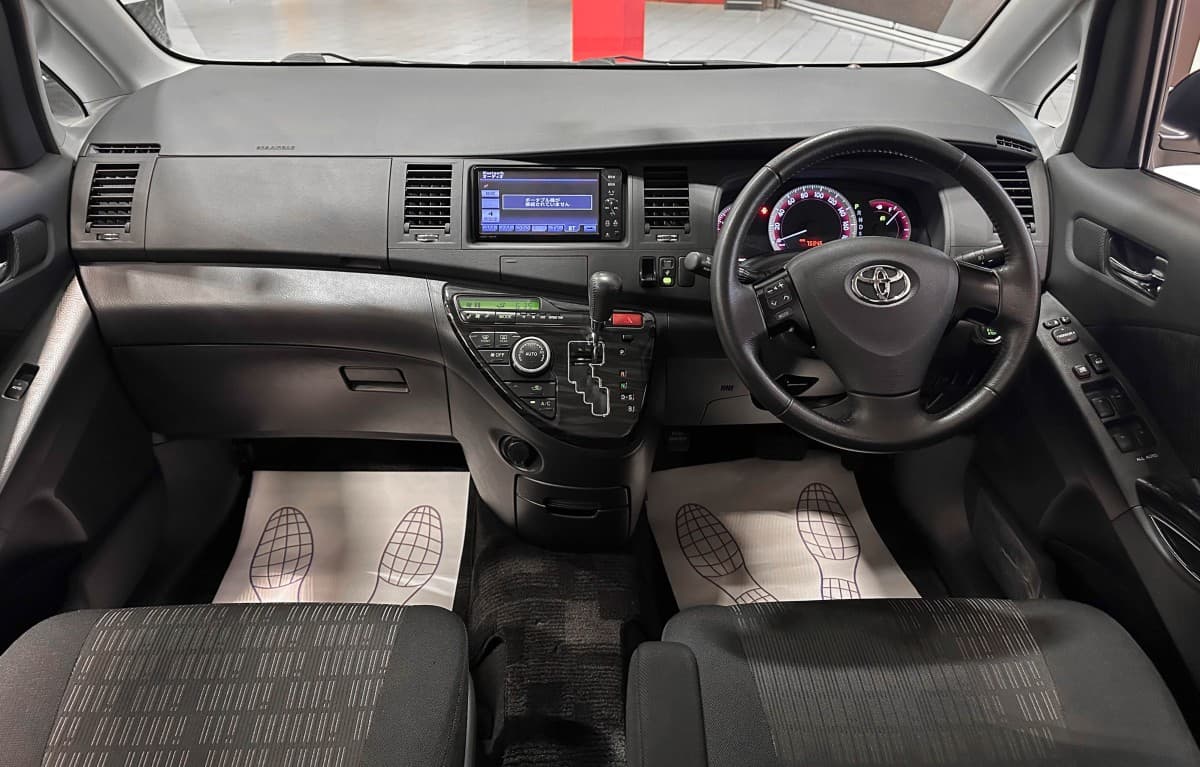 Toyota Isis - фото 28
