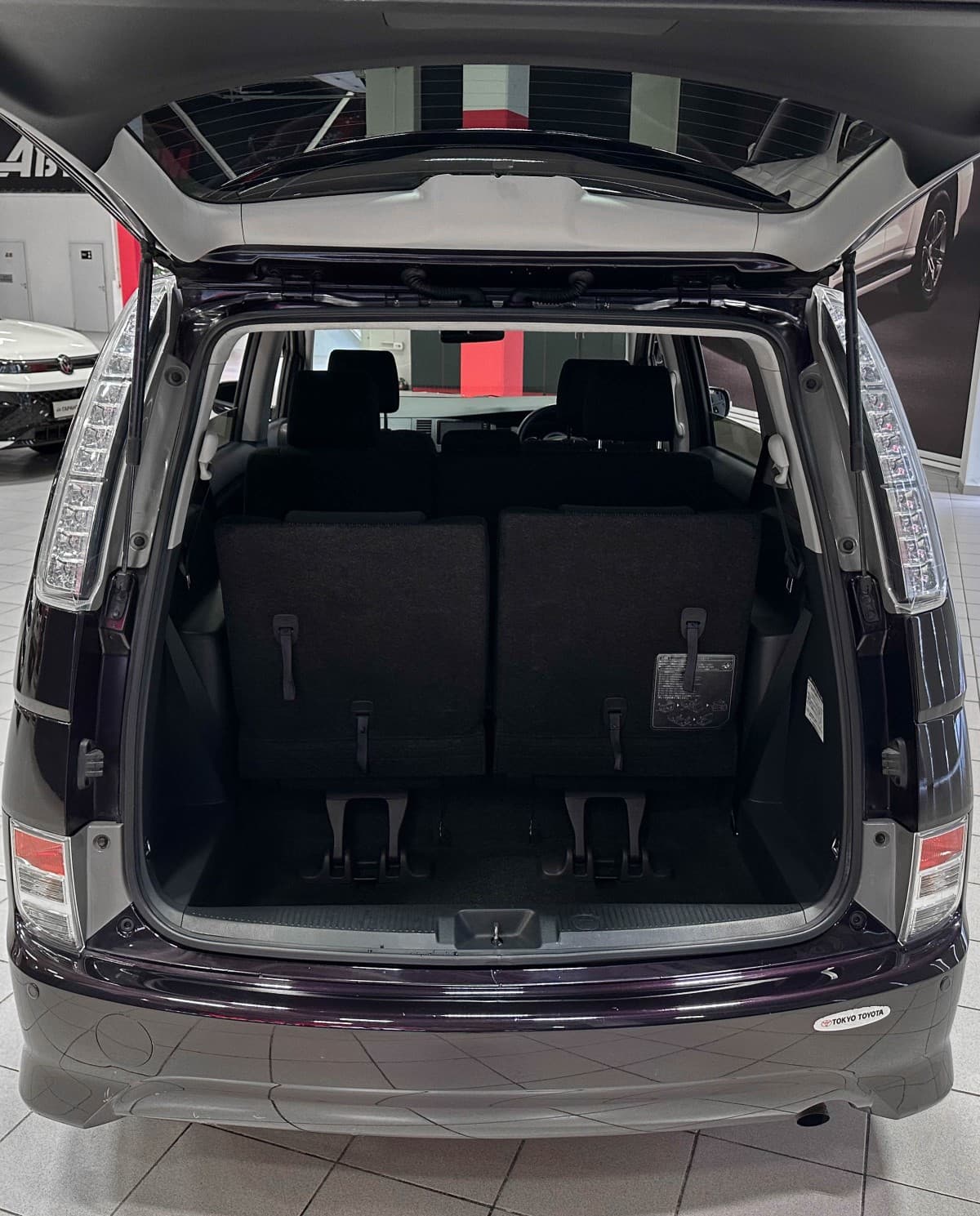 Toyota Isis - фото 15