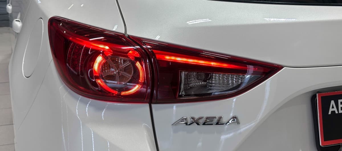Mazda Axela - фото 8